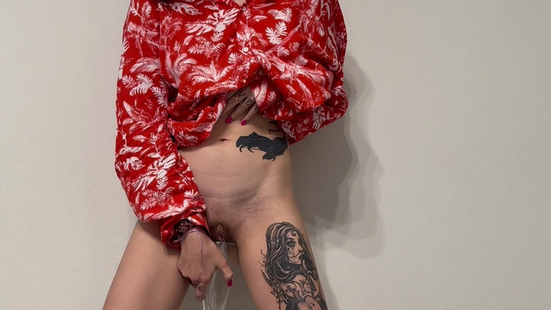 Karla black mamba: 彼氏と一緒におしっこを飲み込んでイラマチオさせる