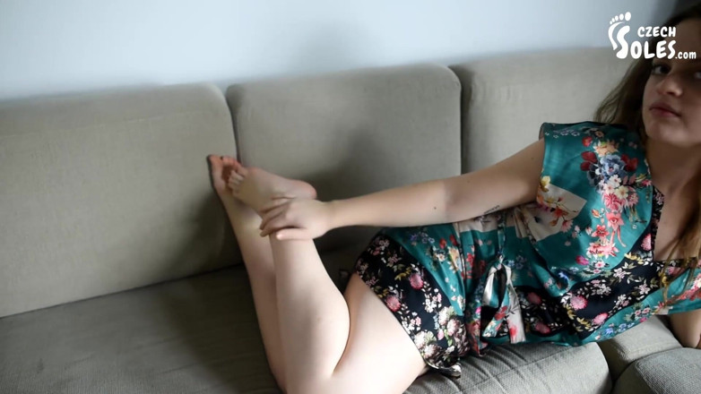 Czech Soles - foot fetish content: Sexy tanečnice nožní show na webové kameře