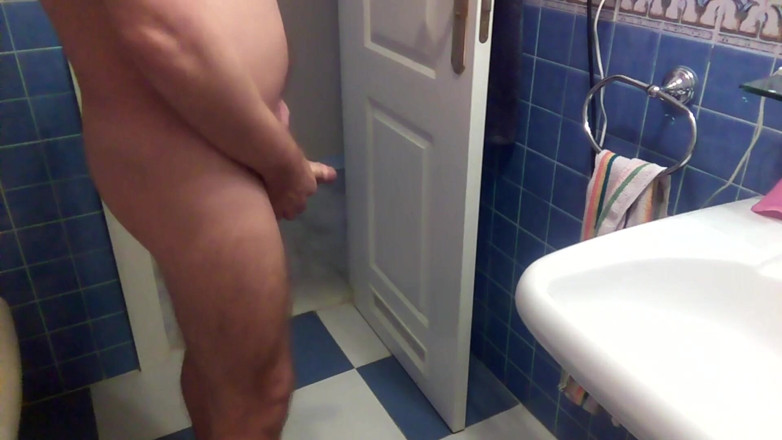 Sex hub male: John kencing semua ke wastafel kamar mandi
