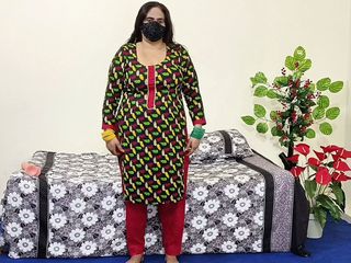 Raju Indian porn: Sexy Desi Paki Punjabi Aunty Sex with Dildo