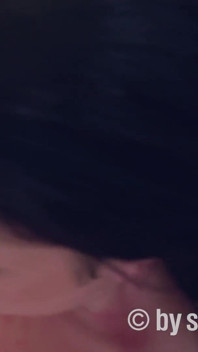Sexgirl brunetka se silikonovými kozami