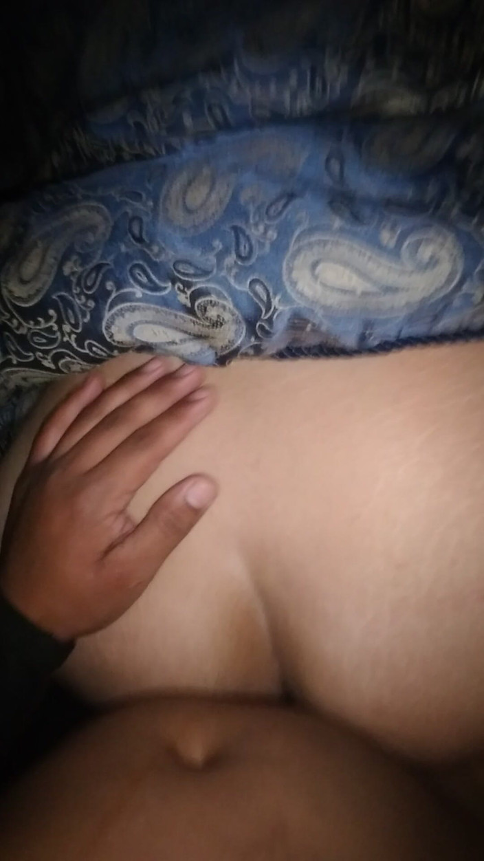 Eatrella j: Krásná holka ošukaná na čtyřech