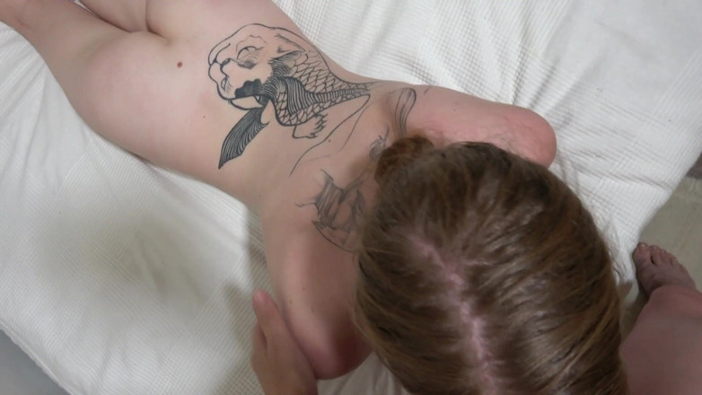 Dirty fantasy: Stieftochter zeigt ihrem stiefvater ihre neuen blowjob-fähigkeiten