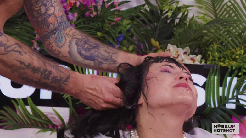 Hookup Hotshot: Sletterige Beca Barbie is geil van Nade Nasty's ruige seks!