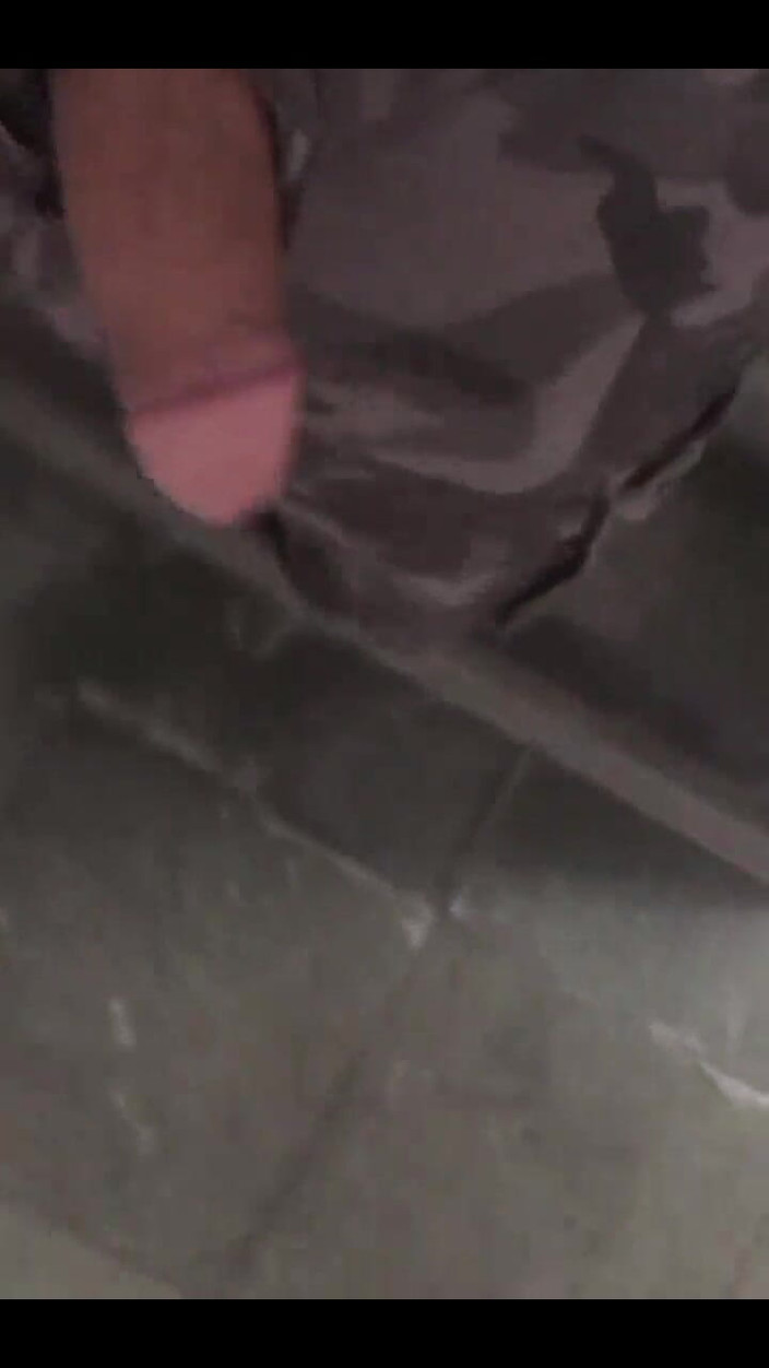 i7Bernard: Baré las escaleras y me pajeé a ese