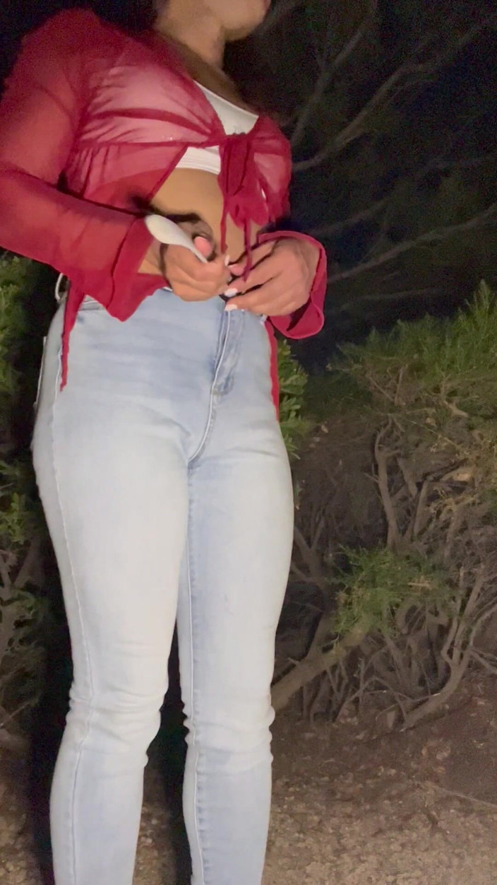TSJade95: Pissingtranny