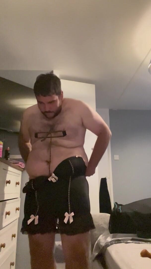 Shaun Cbt: Schwanz und Ball mit ButtPlug und Sissyfication-Nippelklemmen