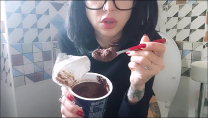 savannahamatoriale: Ich liebe meine schokolade, wenn ich im badezimmer bin