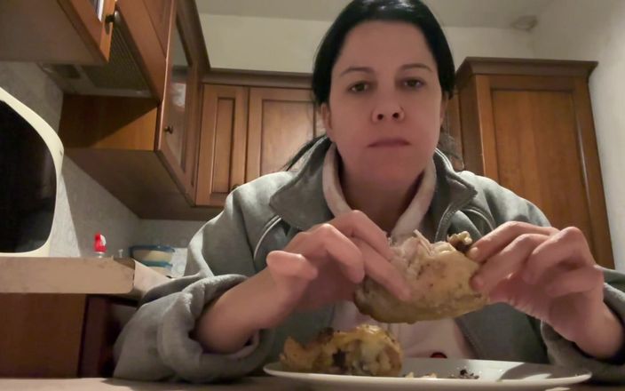 Bergami Melissa: Scopando i vegani - mangiano un pollo