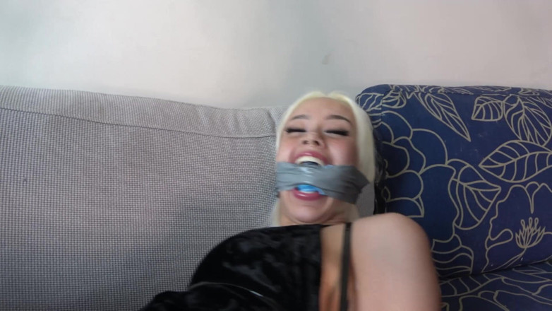 Latina Fetish: Латина, Татті та Ліллі в бондажному тріо, помста: блискавки, обгортання кляпів і слина! (повний)