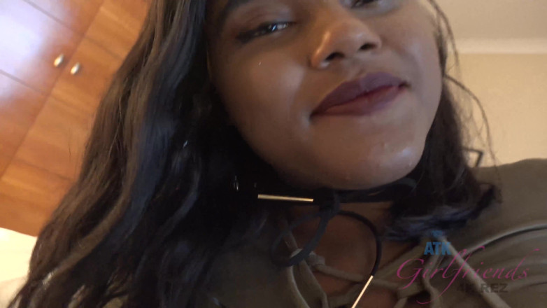 ATK Fans (Girlfriends): Vacaciones virtuales en Barcelona con choco caliente Yara Skye 1/3