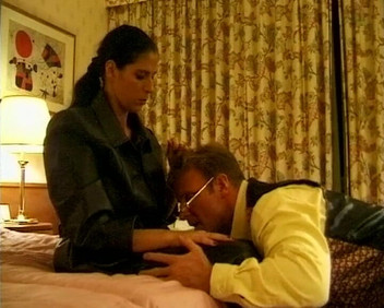 German Amateur Videos: 彼女は足を舐められるのが好きないたずらなドイツ人の女の子です