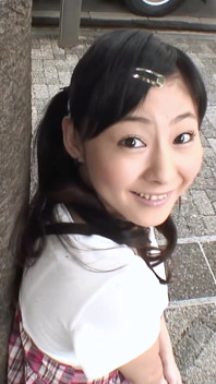 Seksi Japon genç kızın sikişmesi için uzman bir yarağa ihtiyacı var