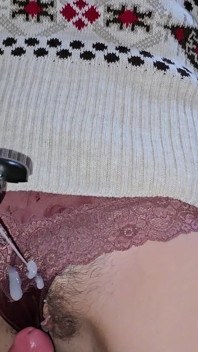 Jangan pancut ke dalam saya tolong, bapa awak akan tahu! Ibu tiri Bersetuju Untuk Menggesel Pepek Basahnya