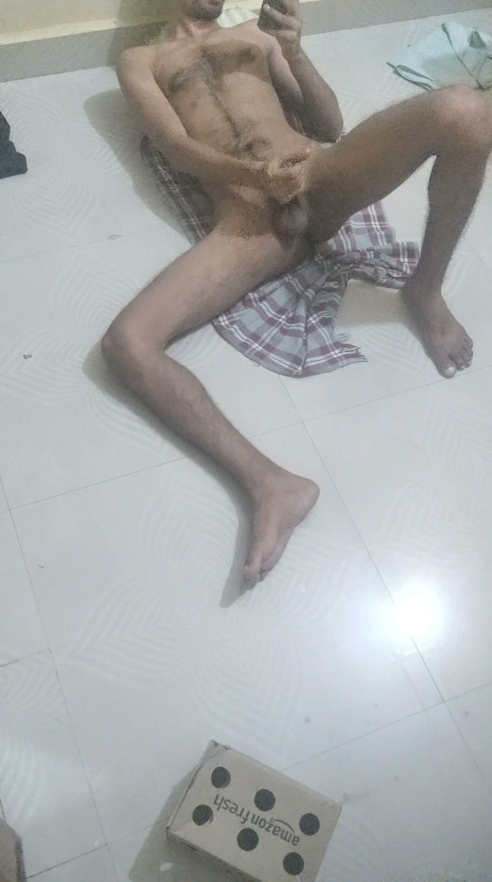 Rake: Odia ragazzo singolo si masturba nella pg room