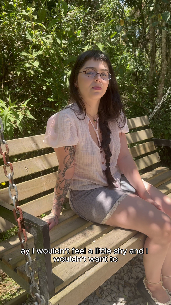 DaliaMorgan: Une inconnue me suce dans le parc et se fait...