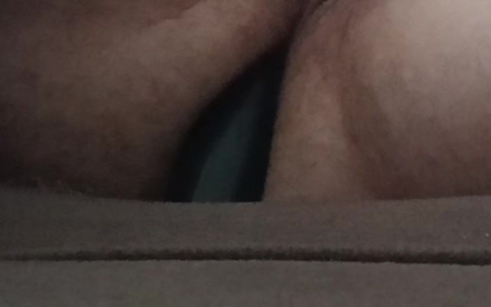amateurbrazilian: Aku lagi asik muasin memekku pakai