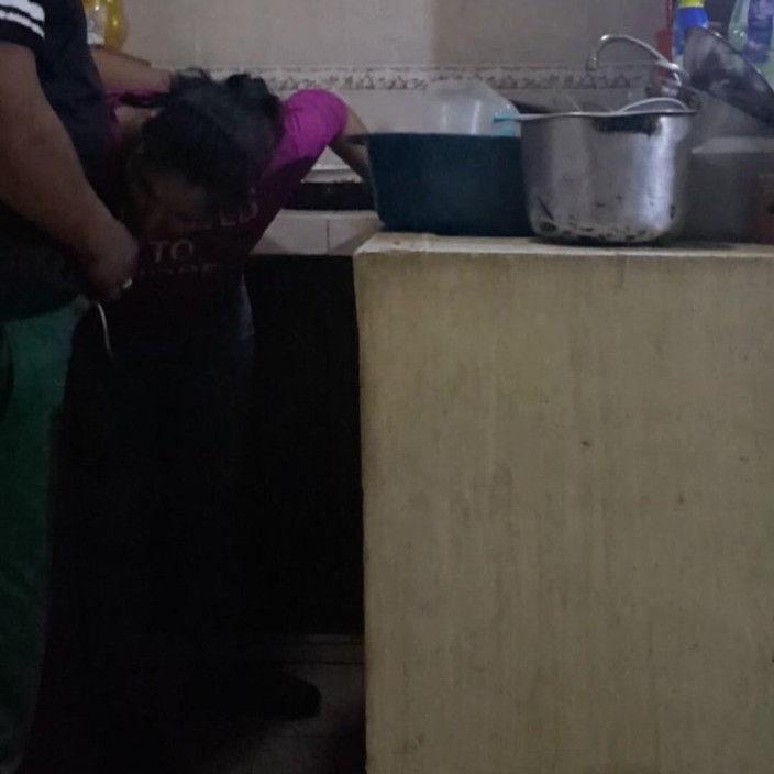 Eatrella j: बर्तन धोते समय नौकरानी की चुदाई, हम लगभग मेरी पत्नी द्वारा पकड़े गए