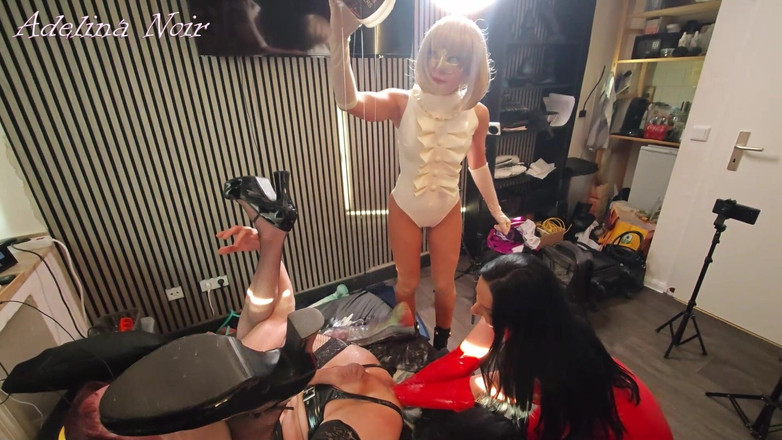 FISTINGQUEEN: Dublu fisting anal cu Mistress Luciana și Adelina Noir