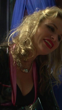 Německá BDSM - femdom otrokyně pije její chcanky