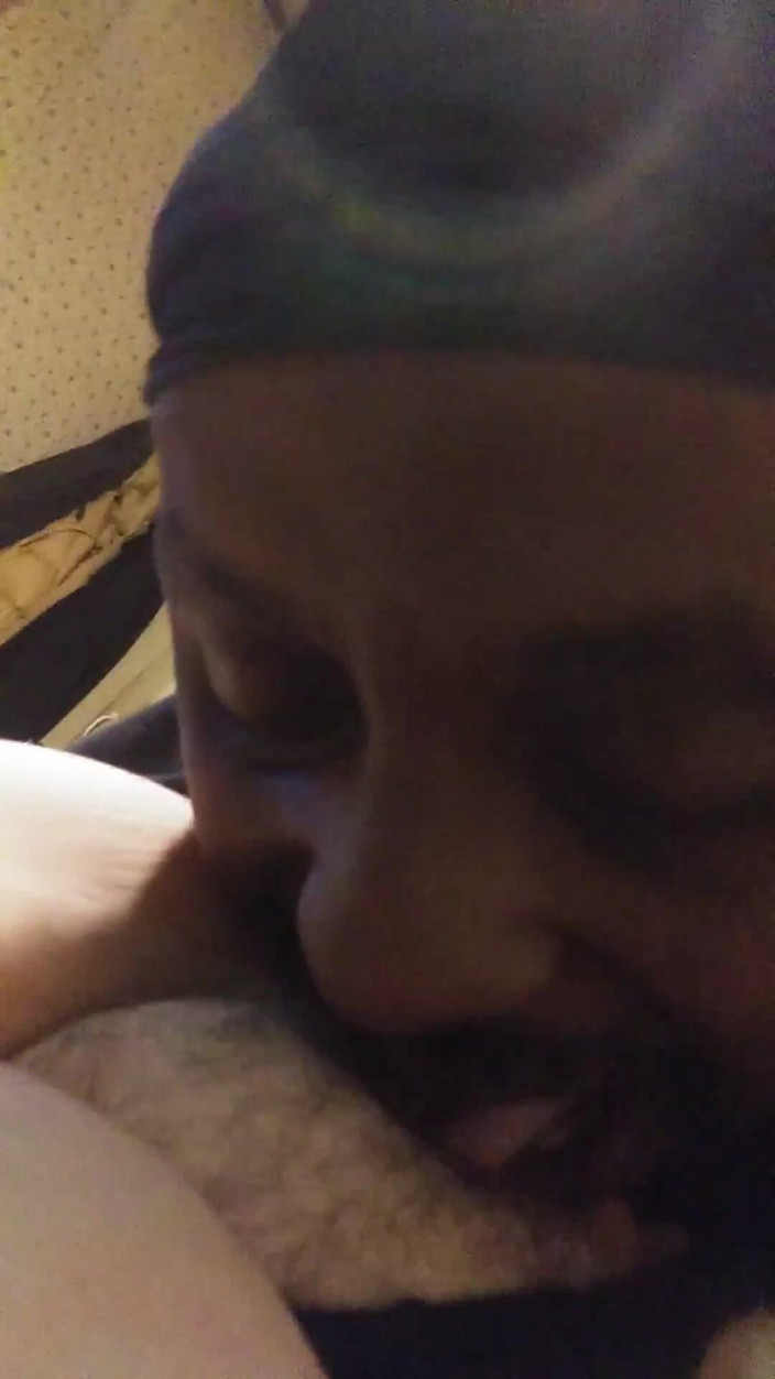 Anal_Angi_Rose: Mezirasová chlupatá kundička dostane kundičku