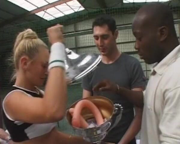 Videos Francaises: Pemain tenis perancis kelas atas dientot habis-habisan di pesta seks...