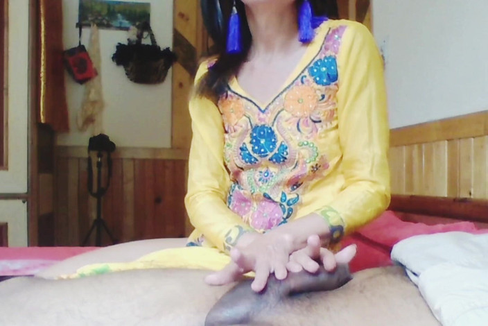 Bolly Karma: Ogni miLF troia è diversa