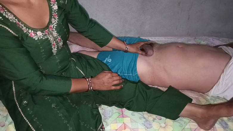 Savita5343: Sasur Bahu 애널 섹스 - Sasurji에서 선물을 따먹을 때 계부와 고통스러운 후장 섹스를 하는 인도 바후