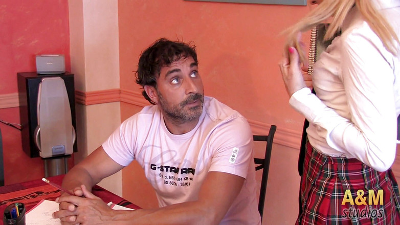 A&M Studios: Genç öğrenci değişiklikleri seks karşılığında onaylandı.