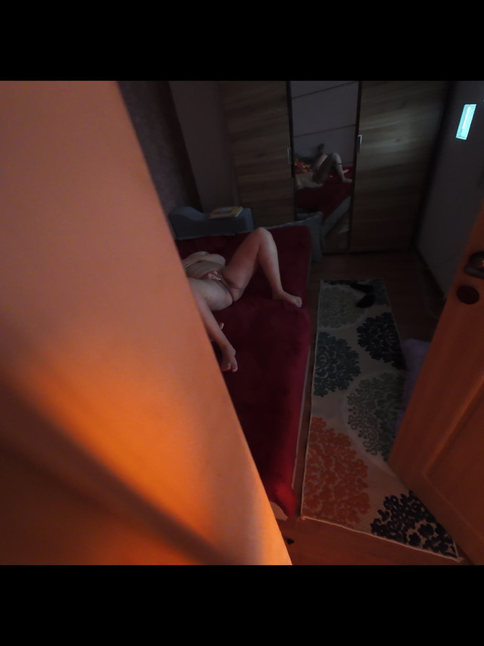 CristalVelvet: Minha esposa brincando no quarto - dedilhado duro!
