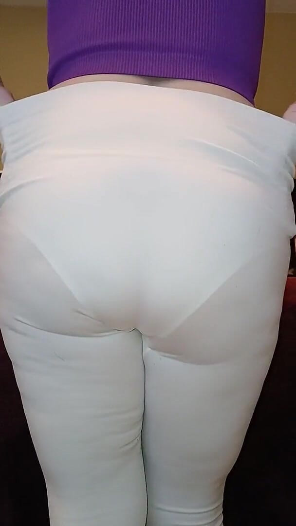 Naughty Squat Tease (EllieErotixxx)