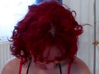 Mature Climax: Sahte memeli kızıl saçlı olgun sert sikiliyor