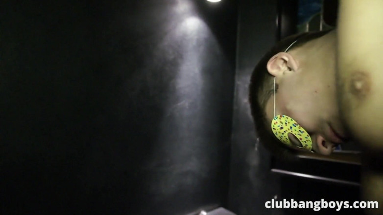 Club Bang Boys: Riceve un delizioso facciale dopo essere stato inculata