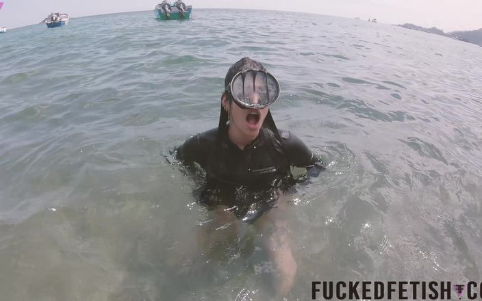 Fucked fetish: Laut Karibia menerima dewi bernafas dengan topeng diving glass