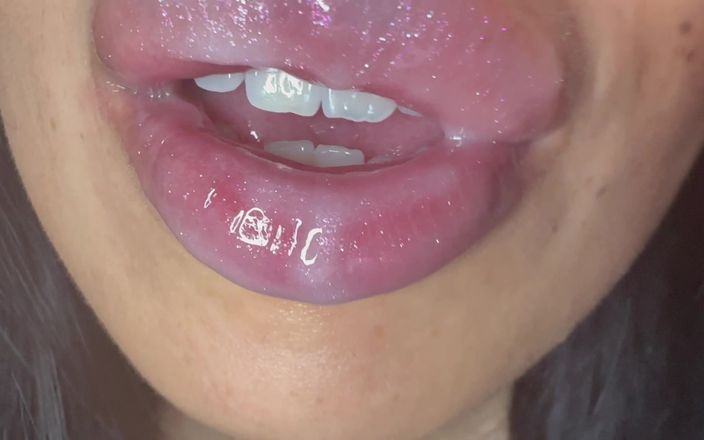 Asmr_mouth: Une loooot de lipgloss quand je m’embrasse