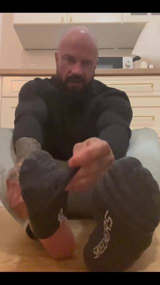 Jasons feet: Kokmuş terliklerimi koklatıyorum