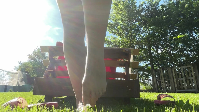 Bergami Melissa: Feet Outdoors