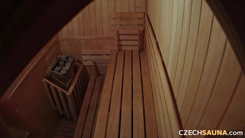 Czech Sauna: Tjeckisk bastu 29: Blond milf och brunettälskare blir smutsiga i bastun