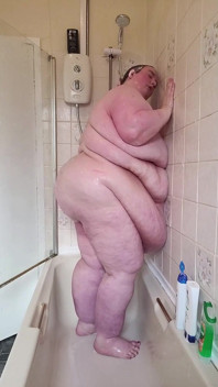 Tlustá bohyně SSBBW ve sprše