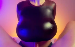 Studsande körsbär på hans topp! Latex Tuttknull - Lilykoti