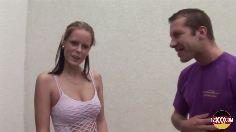 123XXX - 100% Amateurs: Whe Ona jedzie kutasa, ona łamie go w dwie