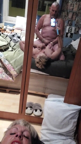 Lujuriosos: Sex přes zrcadlo !!