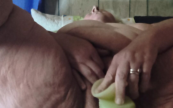 HerculesnVENUS: Pomper sa chatte à fond avec un gode tellement cool