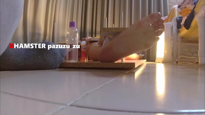 Pazuzu_zu: Füße kitzeln + CFNM domina cbt handjob. Ruinierter orgasmus + nach dem...