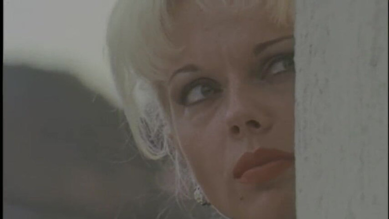 pornitaliangraffiti: Kelly Surprend Son Mari En Train De Baiser Un Autre