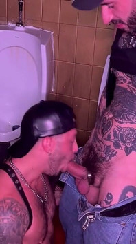 Sexo En El Baño Del Club