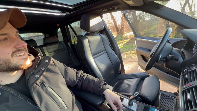 Hottie goddess: Mléčná bohyně si hraje v autě