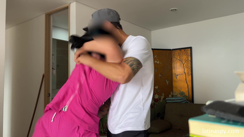 Latinaspy: Zimmermädchen mit riesigem arsch putzt wohnung dann wichst ihren chef...