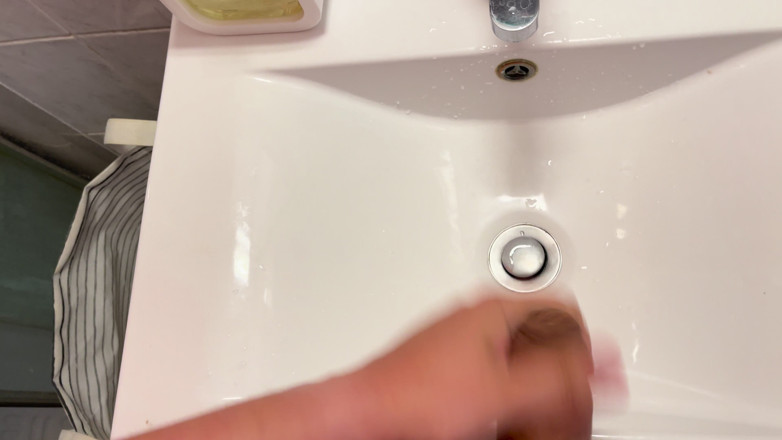 Aimeronds: Quick Jerk off and Playing with My Cum