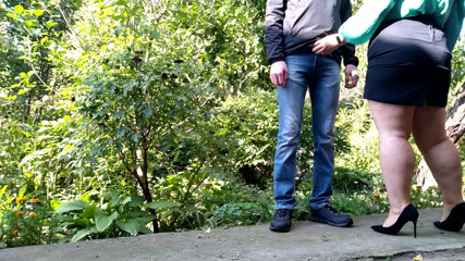 OurFetishLife: Schöne schöne MILf liebt es, den schwanz eines fremden draußen...